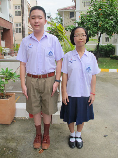 เครื่องแบบนักเรียนระดับมัธยมศึกษาตอนต้น